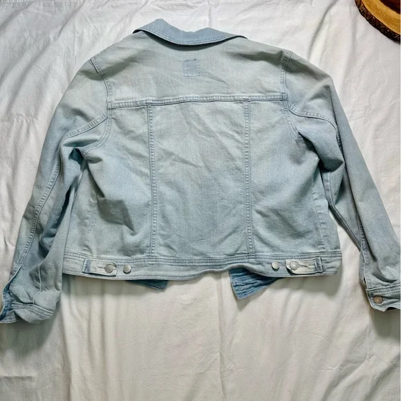 Women’s Old Navy Light Wash Jean Jacket XL - Picture 4 of 4